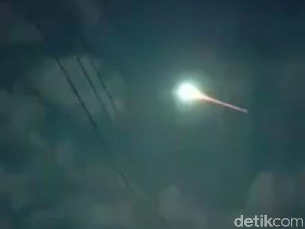 Viral Meteor Melintas di Probolinggo, Lapan: Video Lama di Argentina Viral Meteor Melintas di Probolinggo, Lapan: Video Lama di Argentina