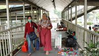 Duh,.. PKL Mulai Nakal Gelar Lapak di JPO