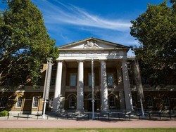 Dua Lukisan yang Dipajang di London Dianggap Hina Islam