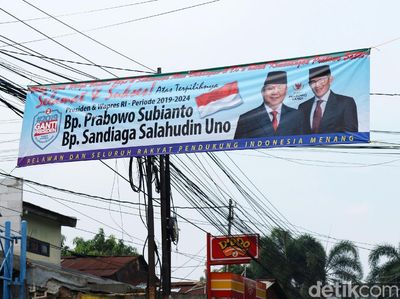 Spanduk Klaim Kemenangan Prabowo-Sandi Muncul di Bintara Jaya Bekasi