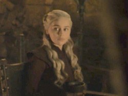 Netizen Heboh Ada Cup Starbucks di Episode Game of Thrones Terbaru