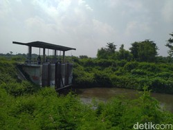 Banjir di Mojokerto akibat Dam Tersumbat Sampah, Kapan Dibersihkan?
