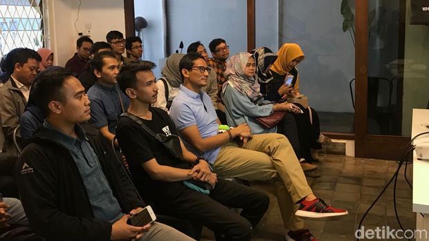 Kunjungi Rumah Siap Kerja, Sandiaga: Ini Terpisah dari Politik