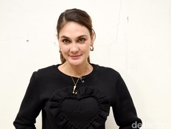 Luna Maya Idamkan Menikah di Italia