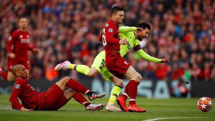 Soccer Football - Champions League Semi Final Second Leg - Liverpool v FC Barcelona - Anfield, Liverpool, Britain - May 7, 2019  Liverpools Fabinho and Andrew Robertson in action with Barcelonas Lionel Messi   REUTERS/Phil Noble