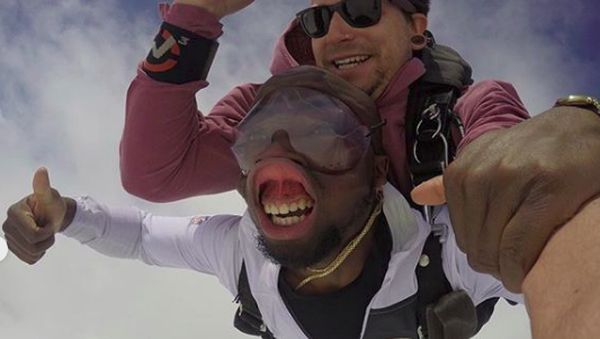 Potret Lucu Skydiving yang Bikin Ngakak