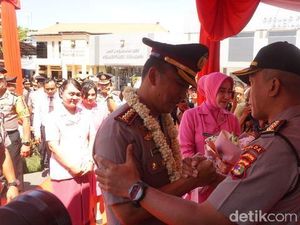 Pesan Kombes Rudi Setiawan untuk Kapolrestabes Surabaya yang Baru Pesan Kombes Rudi Setiawan untuk Kapolrestabes Surabaya yang Baru