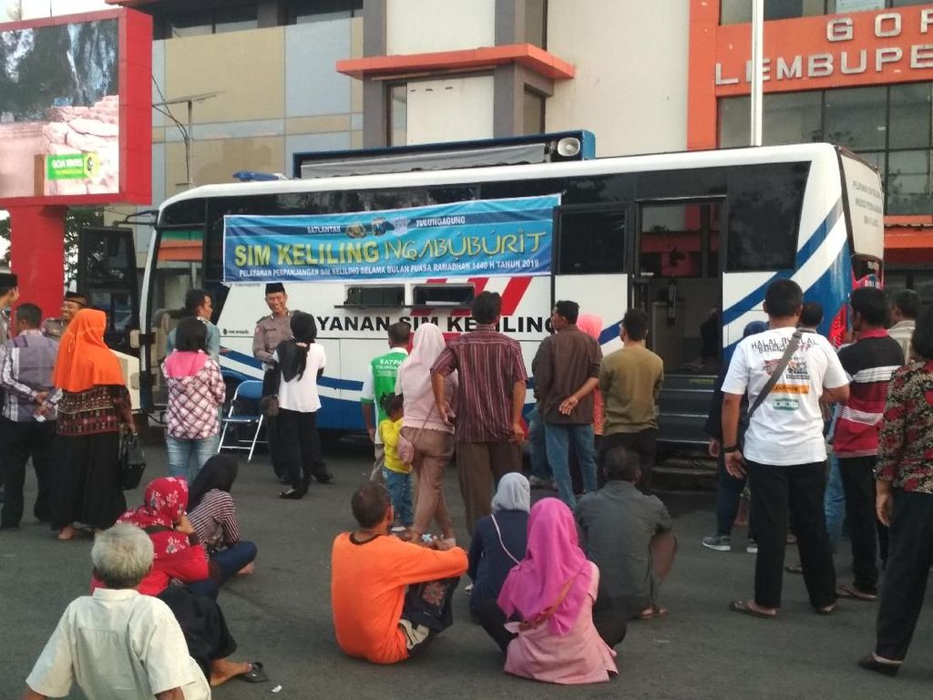 Sambil Ngabuburit, Warga Tulungagung Bisa Perpanjang SIM Lho Sambil Ngabuburit, Warga Tulungagung Bisa Perpanjang SIM Lho