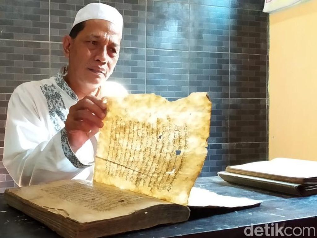 Mengintip Kitab Tasawuf Berusia 400 Tahun Koleksi Pesantren di Mojokerto