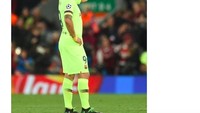 Sebelum pertandingan, Luis Suarez mengatakan tak akan melakukan perayaan di Anfield. Suarez memegang perkataannya itu karena timnya kalah telak. Foto: istimewa