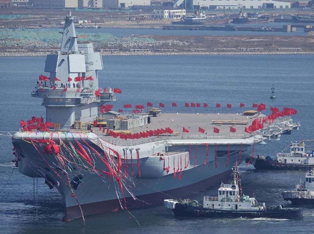 China Luncurkan Kapal Induk Ketiga Buatan Dalam Negeri