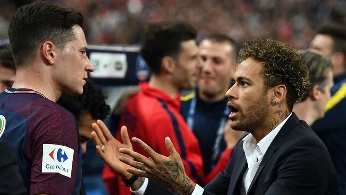 Julian Draxler tak risau dengan rumor kepergian Neymar dari Paris Saint-Germain (Foto: Franck Fife / AFP) Julian Draxler tak risau dengan rumor kepergian Neymar dari Paris Saint-Germain (Foto: Franck Fife / AFP)