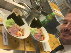 Di Hong Kong, David Beckham Makan Dua Mangkuk Wagyu Tsukemen