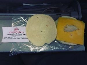 Sad Food di Pesawat: Sandwich Isinya Secuil Ayam Sad Food di Pesawat: Sandwich Isinya Secuil Ayam