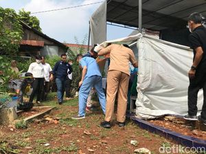Makam Dibongkar, Jenazah Bayi di Jakbar yang Dianiaya Ayahnya Diautopsi Makam Dibongkar, Jenazah Bayi di Jakbar yang Dianiaya Ayahnya Diautopsi