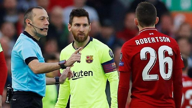 Messi Sempat Toyor Balik Robertson