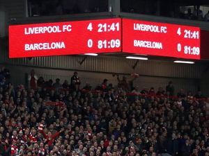 Tawa-Tangis pada Malam Spesial di Anfield Tawa-Tangis pada Malam Spesial di Anfield