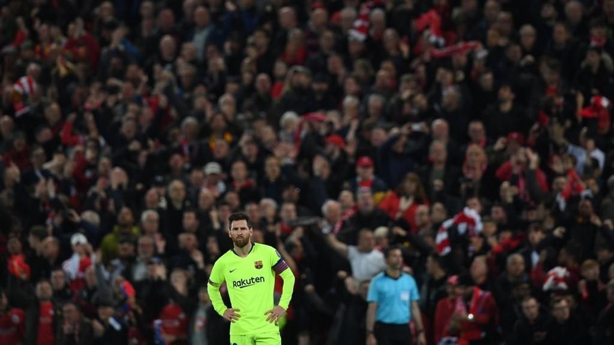 Lionel Messi ditinggalkan bus tim usai dikalahkan Liverpool. (Paul ELLIS / AFP)