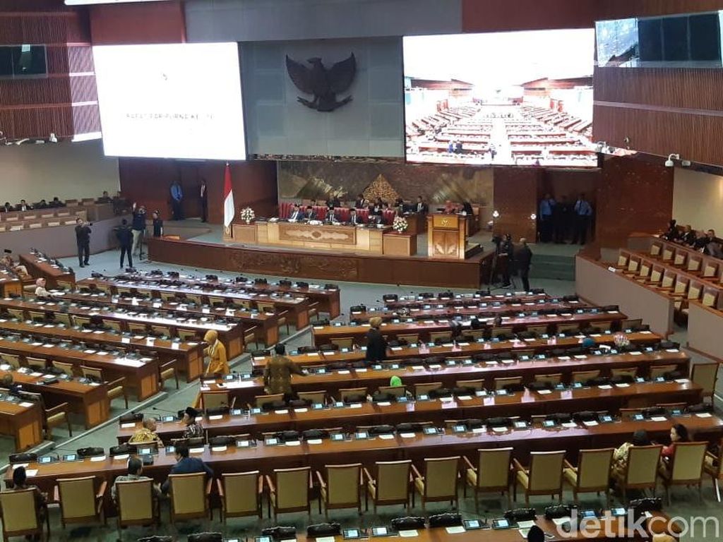 Dari Total 560 Orang, 281 Anggota DPR Hadiri Rapat Paripurna Dari Total 560 Orang, 281 Anggota DPR Hadiri Rapat Paripurna
