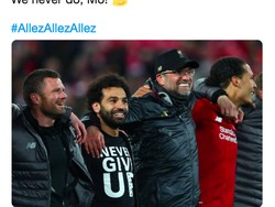 Akun Twitter Liverpool menegaskan tulisan tertera di kaus Mohamed Salah. Kami tidak pernah menyerah, Mo! Foto: istimewa