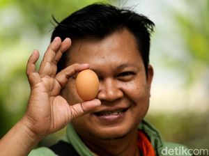 Warga Serbu Pasar Murah di Cempaka Putih