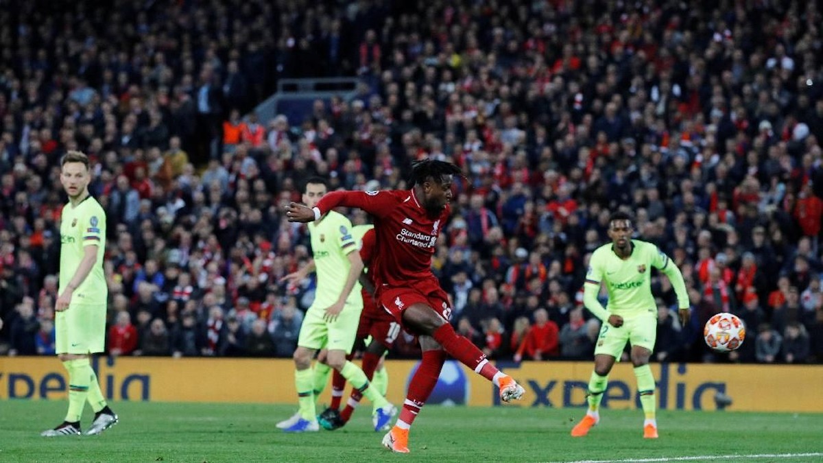 Divock Origi bebas mencetak gol keempat Liverpool ke gawang Barcelona (Phil Noble/Reuters)