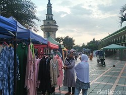 Ngabuburit di Masjid Agung Ciamis Sambil Belanja Sembako Murah