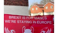Di antara meme-meme yang mengolok-olok Liverpool, terselip sindiran untuk dua tim Manchester yang gagal di Liga Champions musim ini. Foto: istimewa