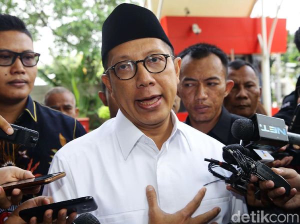 Menag Tenteng Tote Bag Saat Penuhi Panggilan KPK