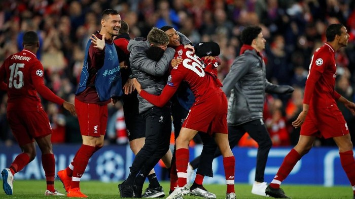 Soccer Football - Champions League Semi Final Second Leg - Liverpool v FC Barcelona - Anfield, Liverpool, Britain - May 7, 2019  Liverpools Trent Alexander-Arnold celebrates with Rhian Brewster and team mates after the match   REUTERS/Phil Noble