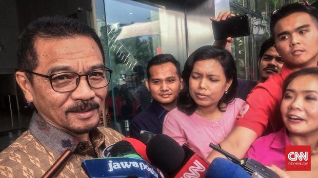 Mantan Mendagri era SBY, Gamawan Fauzi, didakwa menerima aliran dana dalam kasus e-KTP.