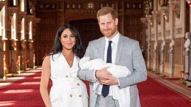 Foto Terbaru Archie Wakili Ucapan Hari Ayah untuk Pangeran Harry/