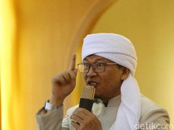 Demo Tolak Omnibus Law Ricuh, Aa Gym: Mari Kita Menahan Diri