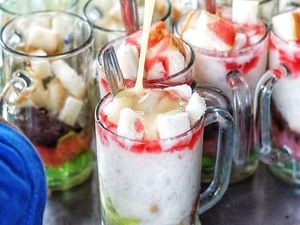 Mantap Segarnya! Es Doger untuk Menu Berbuka Puasa Mantap Segarnya! Es Doger untuk Menu Berbuka Puasa