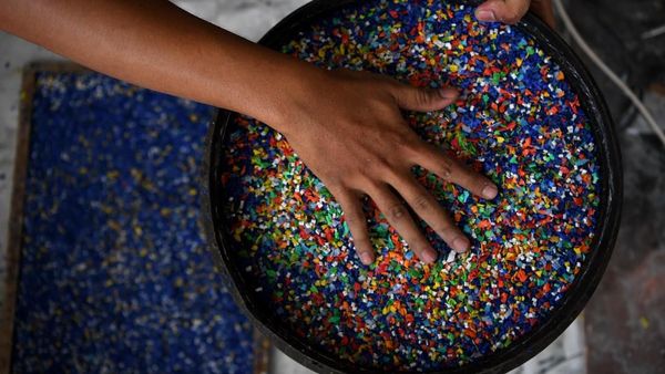 Keren! Limbah Plastik Ini Diolah Jadi Lebih Bernilai