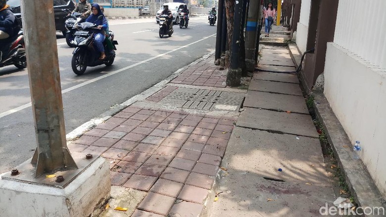 Tabrak 2 Orang dan Ojol di Mampang, Sopir Sedan Mewah Mengaku Ngantuk