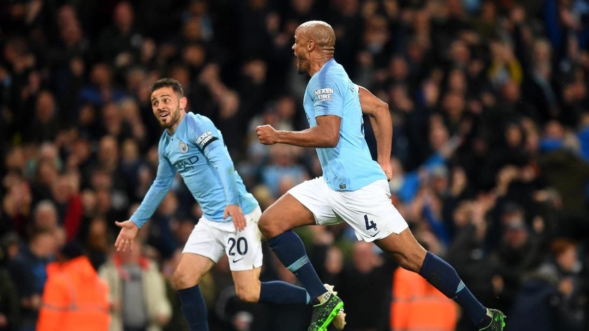 Bernardo Silva meminta Vincent Kompany tidak meninggalkan Man City musim depan (Michael Regan/Getty Images)