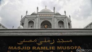 Menelisik Akulturasi Budaya di Masjid Ramlie Musofa