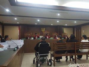 Suap Pejabat PUPR, Dirut PT WKE Dituntut 4 Tahun Penjara Suap Pejabat PUPR, Dirut PT WKE Dituntut 4 Tahun Penjara