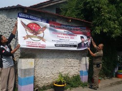 Spanduk Klaim Kemenangan Prabowo-Sandi di Karawaci Diturunkan Satpol PP