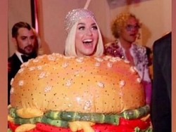 Viral Wajah Tanpa Ekspresi J-Lo Lihat Katy Perry Tampil Heboh Jadi Burger