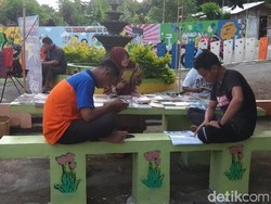 Baca Buku, Kegiatan Ngabuburit Favorit Pemuda di Lamongan