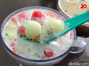 Video: Sluuurp! Segarnya Buka Puasa dengan Es Teler Aho