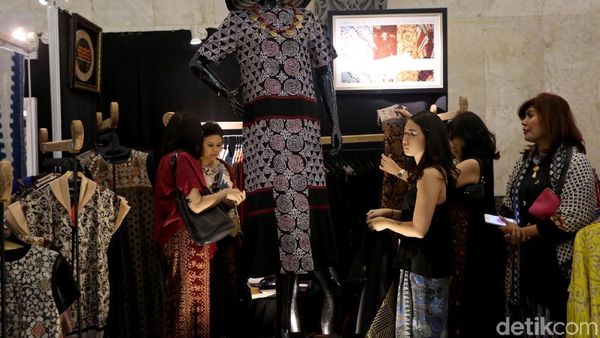 Berburu Aneka Batik Nusantara di JCC