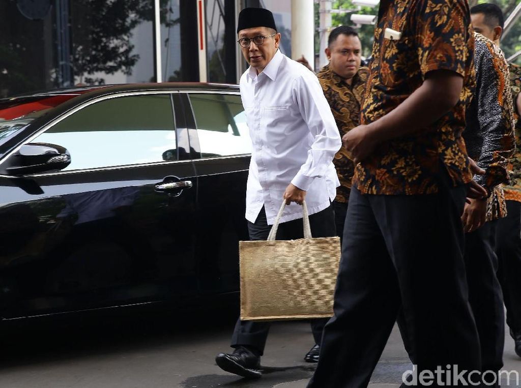 Duit Titipan Diakui, Uang di Laci Menag Masih Jadi Misteri Duit Titipan Diakui, Uang di Laci Menag Masih Jadi Misteri