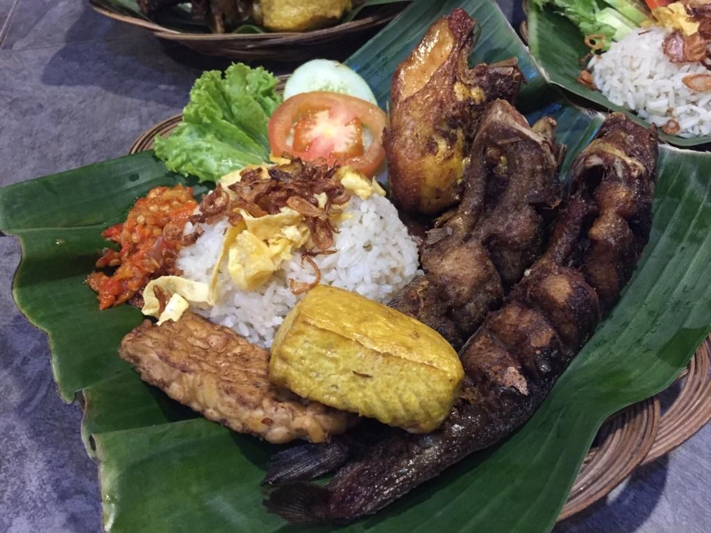 Uduk Bro: Buka Puasa Pakai Nasi Uduk Kekinian Berlauk Lele dan Bebek Uduk Bro: Buka Puasa Pakai Nasi Uduk Kekinian Berlauk Lele dan Bebek