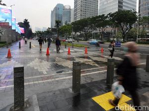 Pemprov DKI Sebut Pejalan Kaki Nyaman Jika Ada PKL di Trotoar Lebar