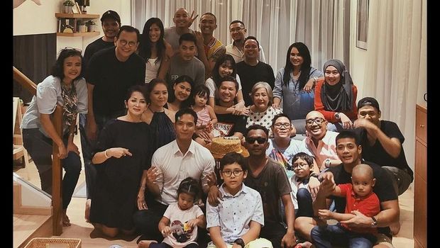 Foto Gading Marten merayakan ulang tahun bersama Gisel tahun lalu