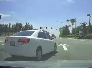 Kalau Mau Belok Lihat-lihat Dulu Biar Nggak Kayak Gini!