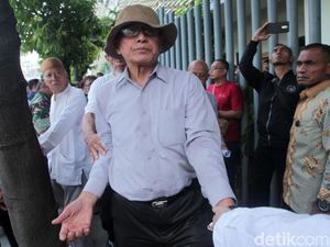 Kivlan: Yang Berpikir Sama dengan Saya Mari Sesuaikan Diri dengan UU Kivlan: Yang Berpikir Sama dengan Saya Mari Sesuaikan Diri dengan UU